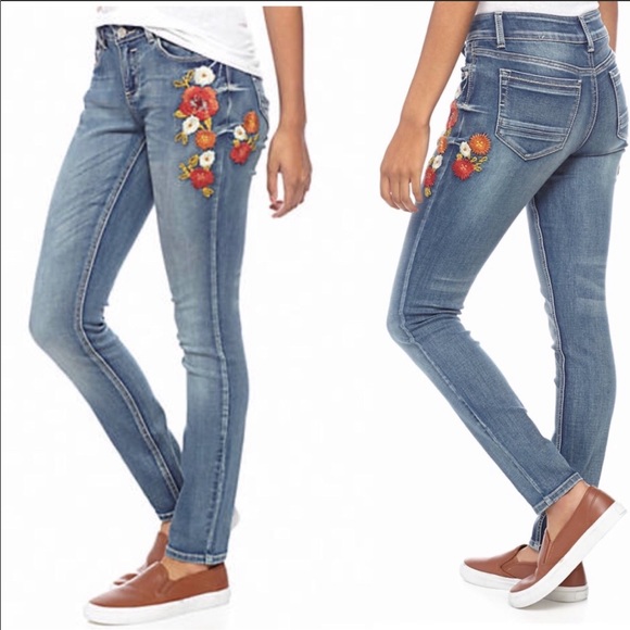 Indigo Rein Denim - Embroidered flower Indigo Rein Size 5 skinny jeans